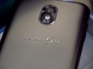 Samsung готовит сверхтонкий смартфон