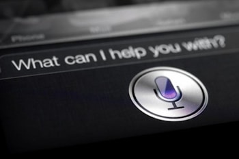Google с опозданием создает конкурента Siri