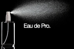 MacBook Pro выходит в мир парфюмерии