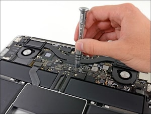 iFixit: новый MacBook Pro лучше не ломать