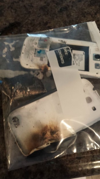 Samsung Galaxy S III загорелся во время зарядки