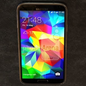 Samsung Galaxy S5 Prime в алюминиевом корпусе «позирует» на фото