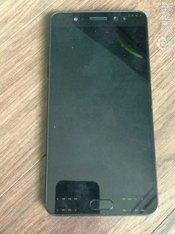 Прототип Samsung Galaxy Note 7 позирует на фото