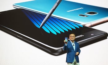Samsung: складывающиеся смартфоны выпускать рано