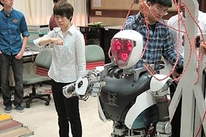 Роботы научились общаться на языке жестов  