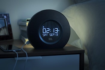JBL Horizon: стереосистема с возможностями будильника  