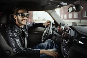 MINI Augmented Vision – «умные очки» для водителей  