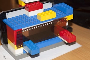 Из LEGO и iPhone сделали сканер для фотопленки  