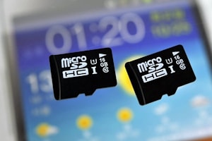 Быстрые MicroSD-карты для портативных устройств от Samsung  