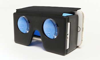 SmartVR – шлем виртуальной реальности размером со смартфон  
