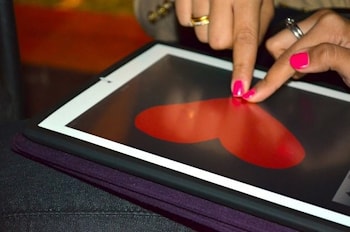 iPad привлекательнее девушек  