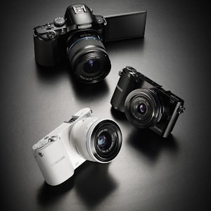 Samsung выпускает три беззеркальных фотокамеры  