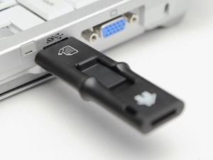 Split Stick: два USB-накопителя в одном  