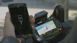 Компания Bosch интегрирует смартфоны в оснащение мотоциклов с помощью технологии mySPIN  