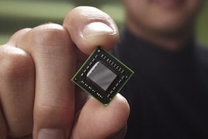 Ноутбуки с гибридными процессорами AMD E1-1200 и E2-1800 работают от батареи 11 часов  