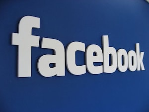 Facebook настойчиво предлагает пользователям свою электронную почту  
