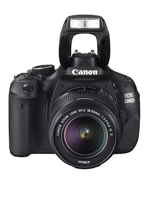 Цифровая зеркальная фотокамера Canon EOS 600D  