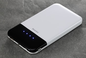 Зарядные устройства Huntkey PBA5200 и HPBA6000  