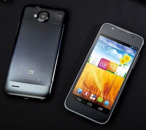 ZTE Grand Era U985: тонкий смартфон на базе Android ICS  