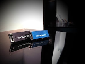 UI-06 KINGMAX: USB 3.0 флеш-накопитель в COB упаковке  